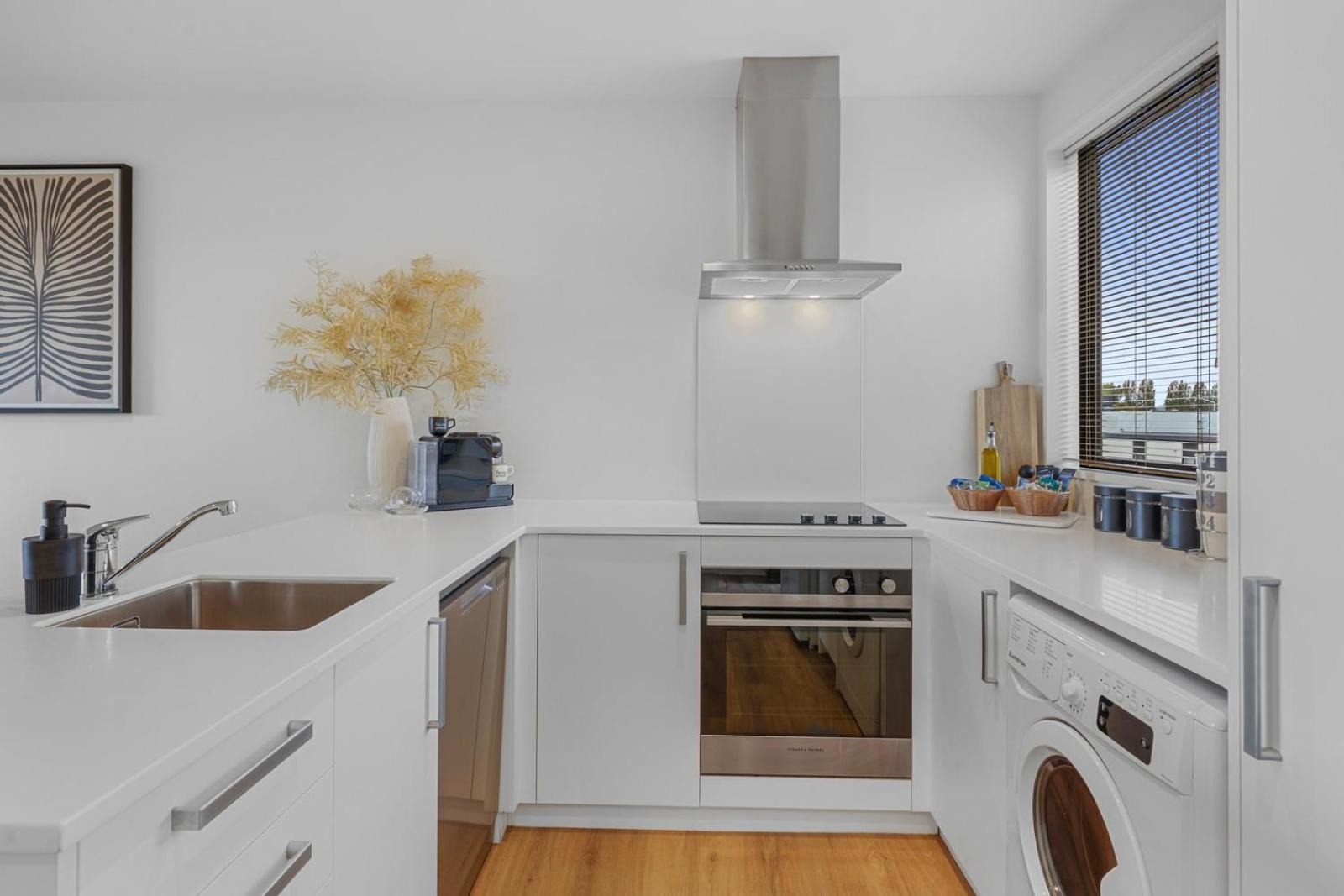 The Salisbury - 2 Bedroom Home Крайстчърч Екстериор снимка